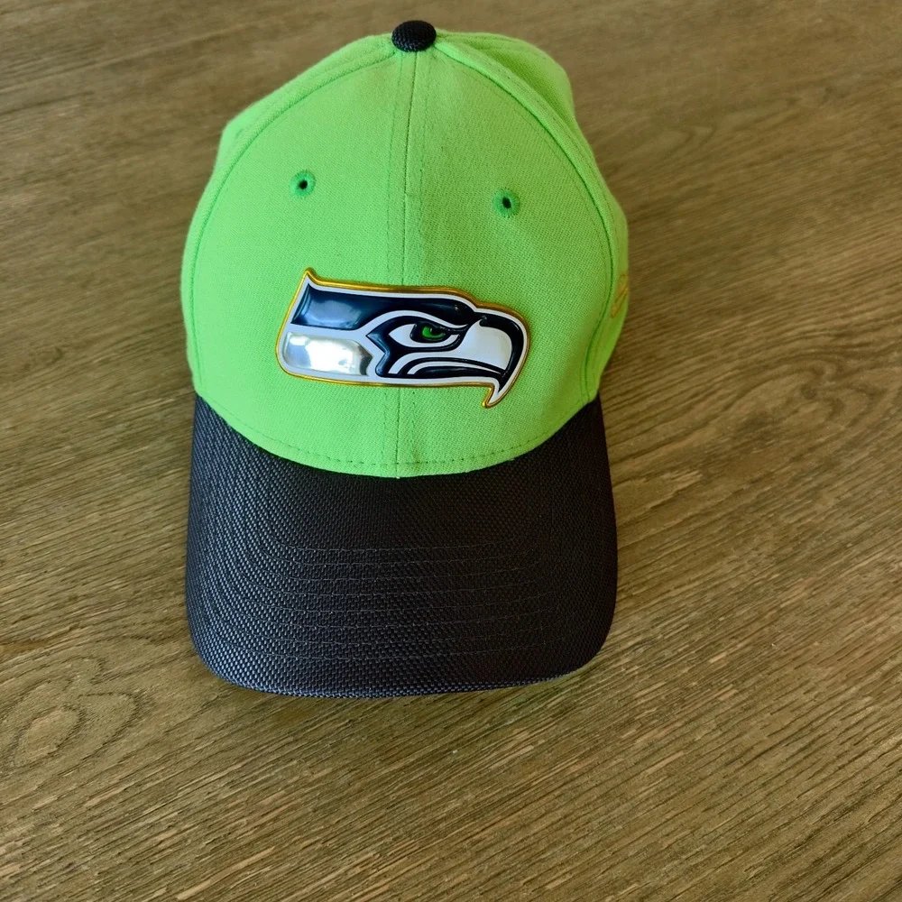 Seattle Seahawks NFL Football 39Thirty Hat Cap New Era-Small/Med-Gold Collection